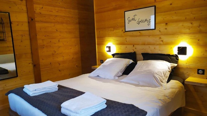 1ère chambre à l'étage.