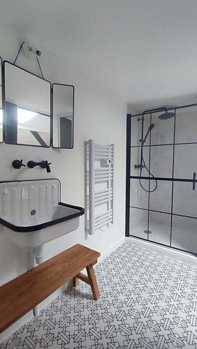 Chambre Montagne St Emilion salle d'eau