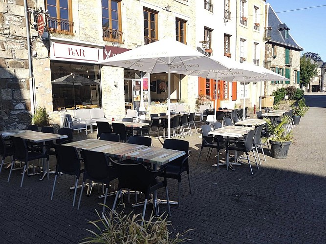 Restaurant Les Nouvelles Alpes Mancelles - Fresnay-sur-Sarthe - terrasse en été