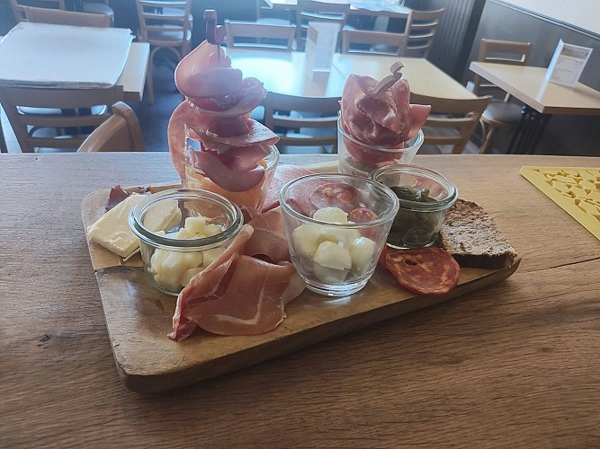 Restaurant Les Nouvelles Alpes Mancelles - Fresnay-sur-Sarthe - planche de charcuterie