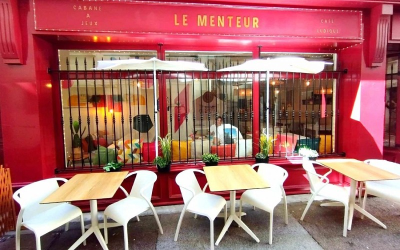 La Façade - Le Menteur Café Ludique