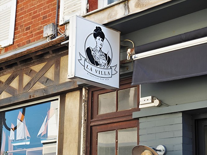La Villa (2)