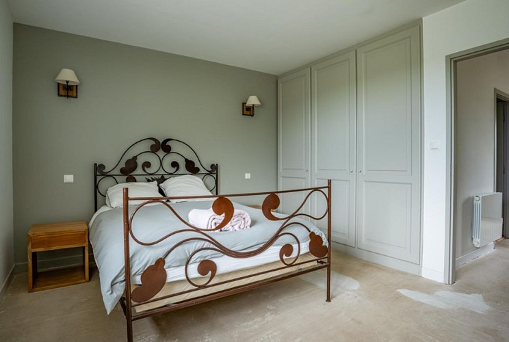 saint colomb de lauzun-la lambrusca-chambre 1