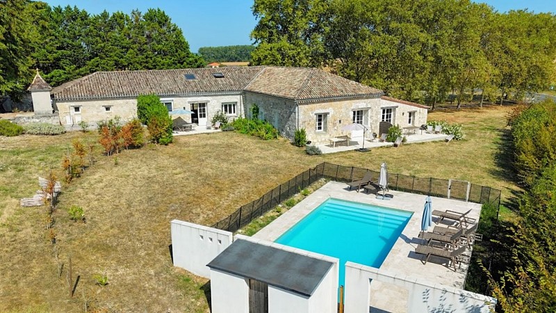 saint colomb de lauzun-gites monplaisir-piscine et maison