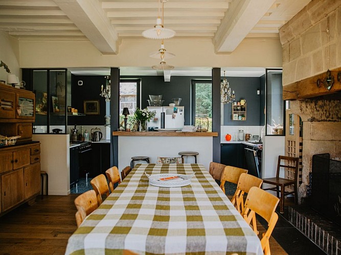 La Maison Pomme - Beuvron-en-Auge - la salle à manger et la cusine