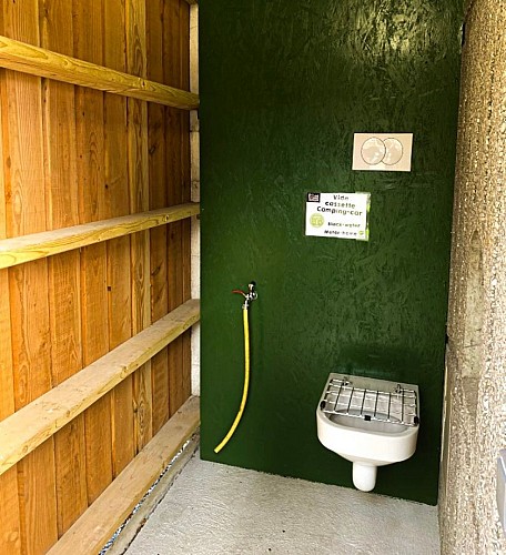 AIRE DE CAMPING CAR AU CAMPING DU GUÉ SAINT-LÉONARD