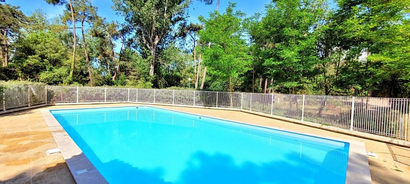 Appartement dans résidence avec jardin, belle terrasse et piscine collective