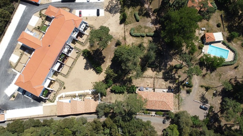 Appartement dans résidence avec jardin, belle terrasse et piscine collective