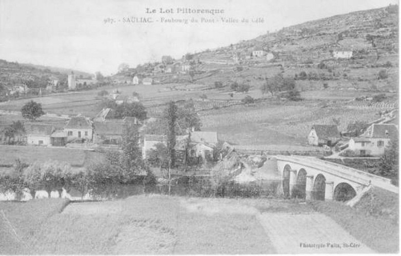 Vue sur le pont dans la vallée