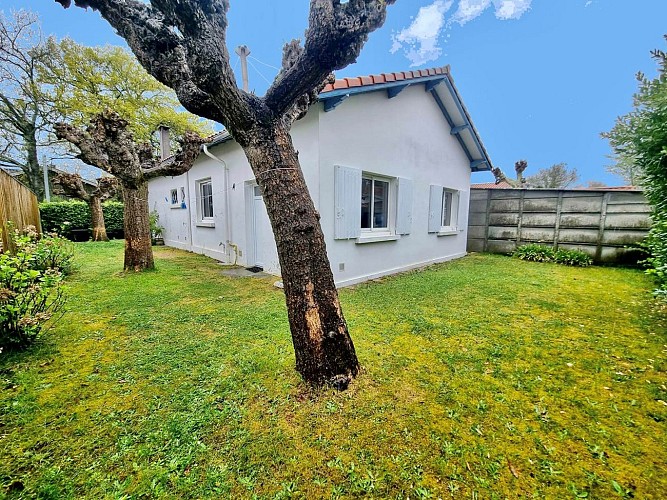 l'arrière+de+la+maison+avec+vue+sur+la+dépendance