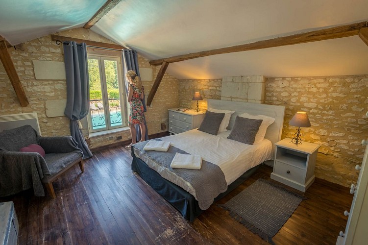 gite-vienne-piscine-authentique-campagne