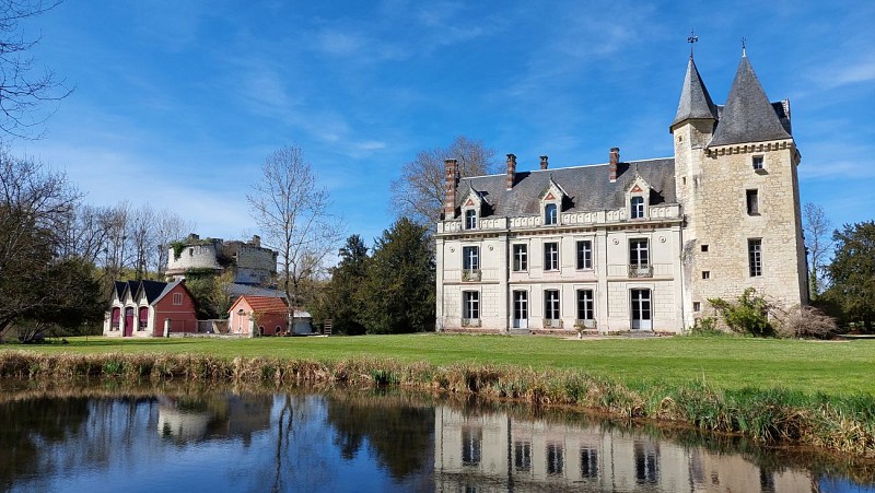 Chateau de Monthoiron - Avril - Vue Sud - Copyright SAS CLEARMONT
