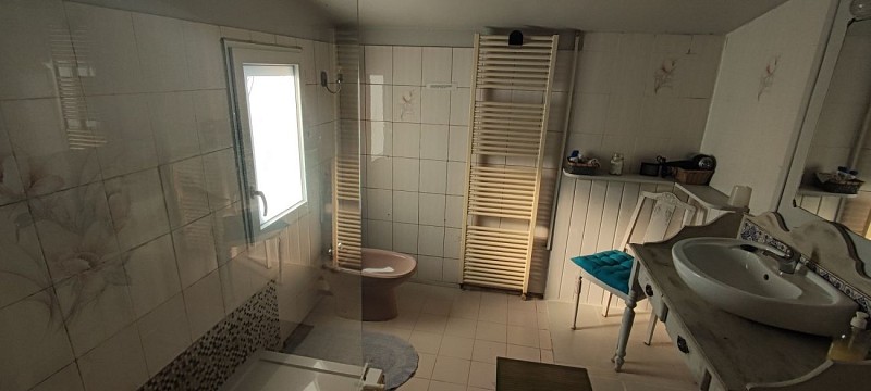 Le petit gite de la porte : salle de bain