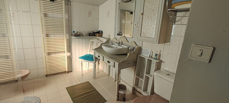 Le petit gite de la porte : salle de bain