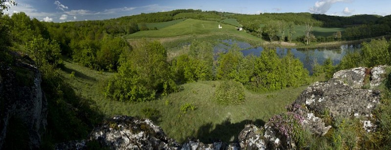 Etang de Bas et Falaises de Ravières Sensitive Natural Area