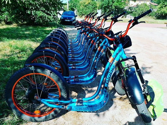 Electric scooter ride, tasting: La Mâchonnaise