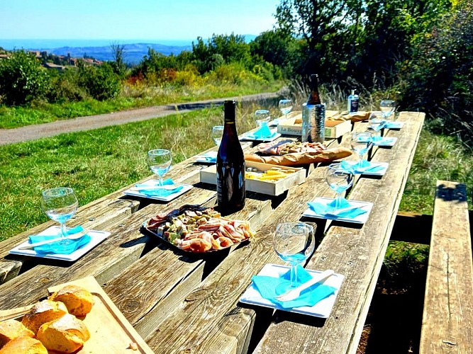 Electric scooter ride, tasting: La Mâchonnaise