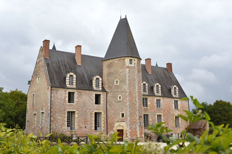 Autry-le-chatel - Petit Château - 8 août 2018 - OT Terres de Loire et Canaux - IRémy (77)