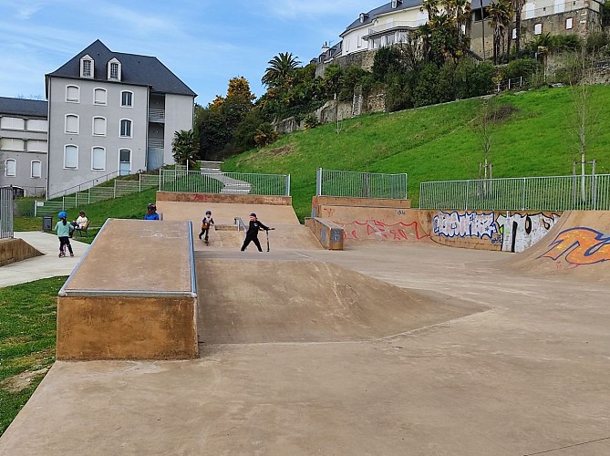 Aire de Jeux des remparts de Lescar - Lescar - skate parc