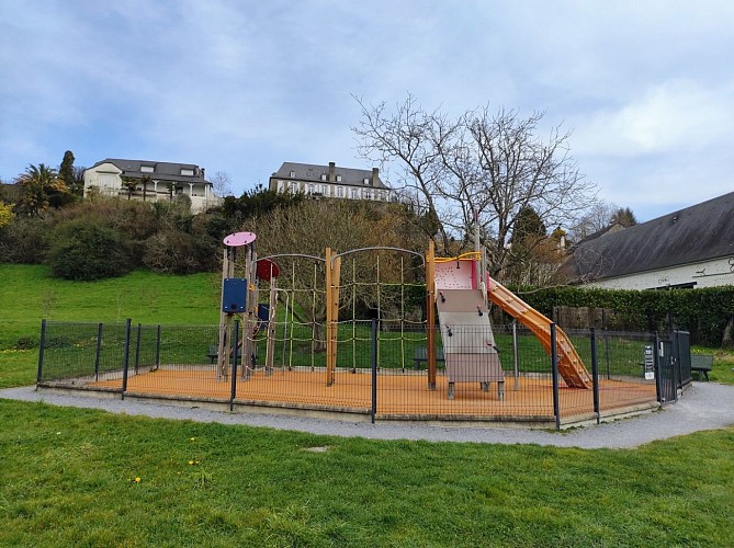 Aire de Jeux des remparts de Lescar - Lescar - pour les petits 2