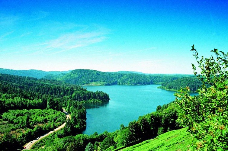 Vue sur le lac de Pierre-Percée