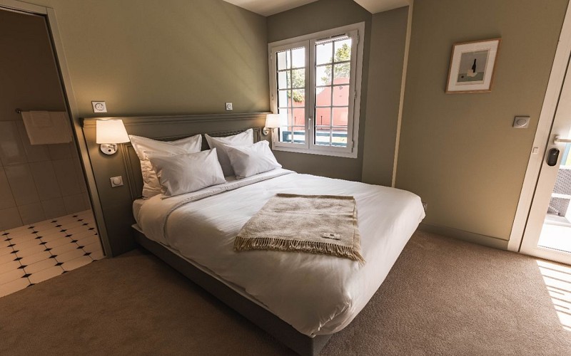 05_chambre_HOTEL_MARIE_EDER_photo_Nathan_Birrien 1440x900