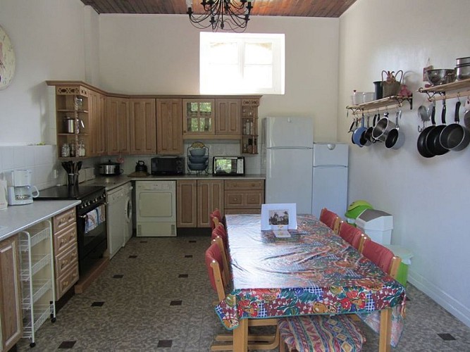 L-Orangerie-cuisine-chambre-la-foret-auvray