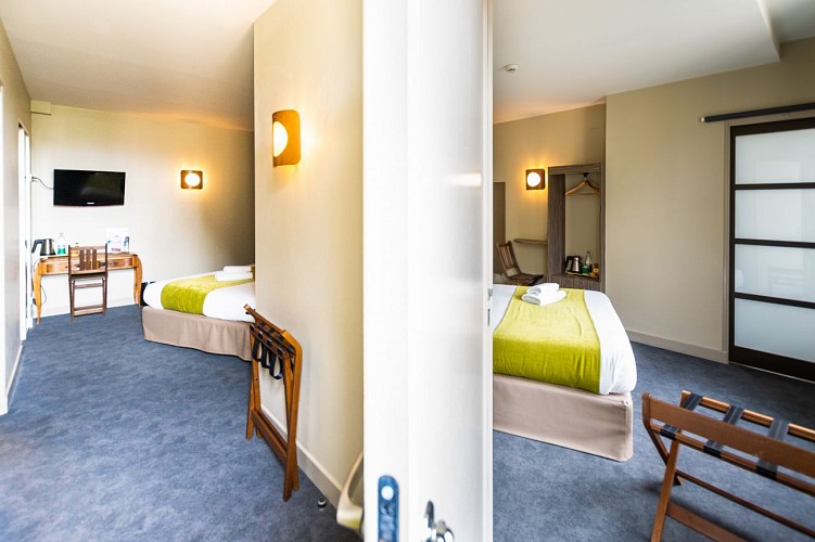 CHAMBRE FAMILIALE COMMUNICANTE