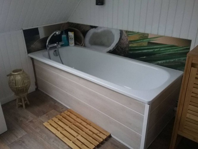 chambre-mini-ferme-salle-de-bain-grand-camp-mme-revert (1)