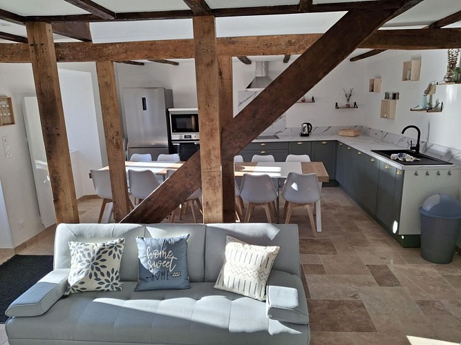 Grande piece de vie ouverte salon