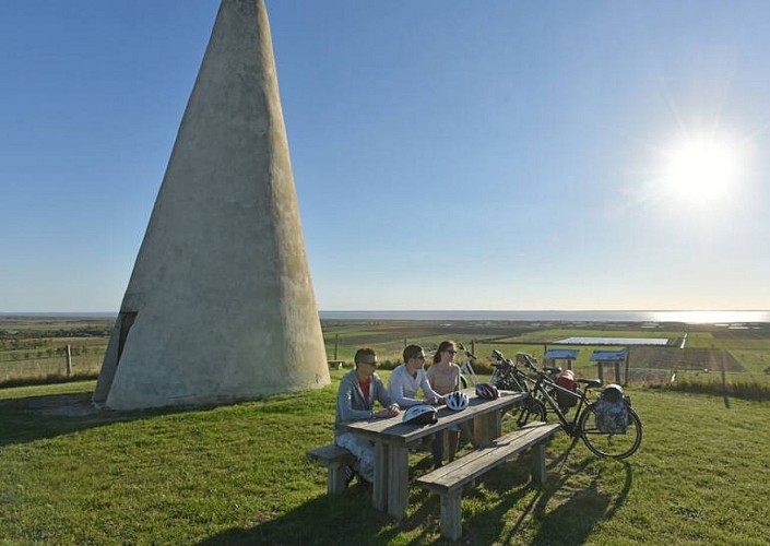 V80-Canal des 2 mers-Tour de Beaumont-St Romain-sur-Gironde-Dépt.17
