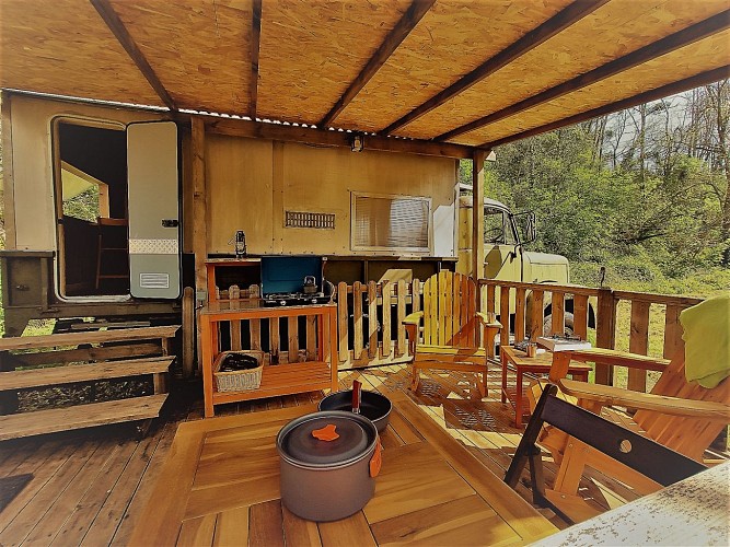 Le Truck Terrasse - Camping du Vieux Château - Rauzan