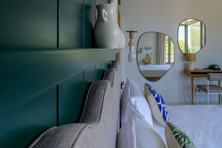 Hôtel de la Plage - Biarritz - Chambre signature Biarritz coussins décoration