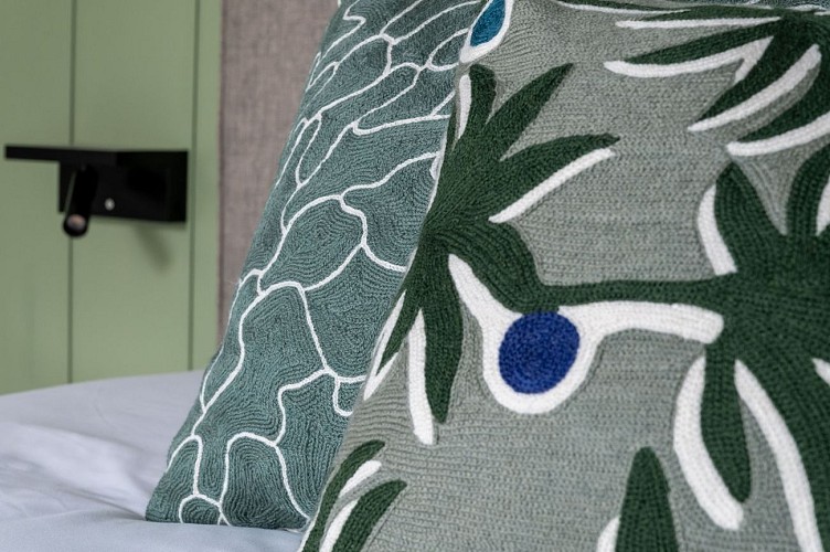 Hôtel de la Plage - Biarritz - chambre standard océan balcon coussins tissus