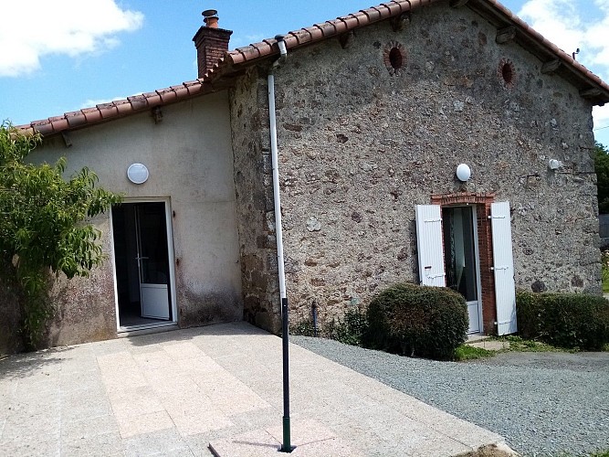 saint-andre-sur-sevre-gite-la-roche-du-halais