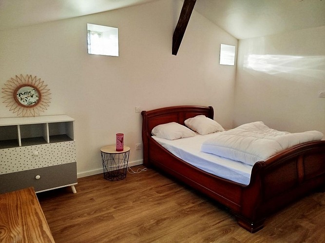 saint-andre-sur-sevre-gite-la-roche-du-halais-chambre1