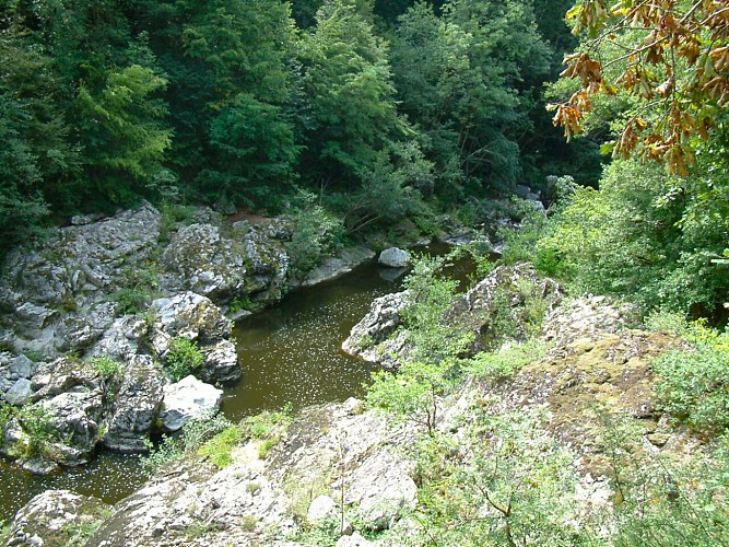 Les gorges de la Rhue