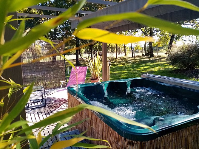 La maison de hobbit - Colline de boutiès