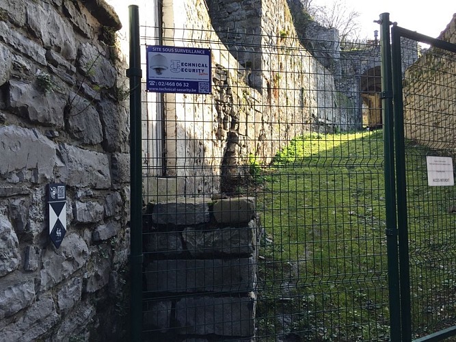 La tour Saint-Nicolas et les vestiges des remparts