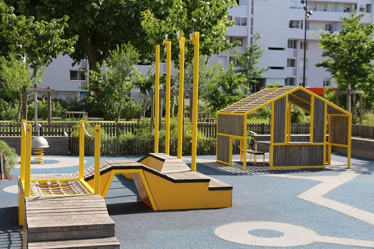 Aire de jeux Jules Verne 09 - Saragosse - Pau Pyrénées Tourisme