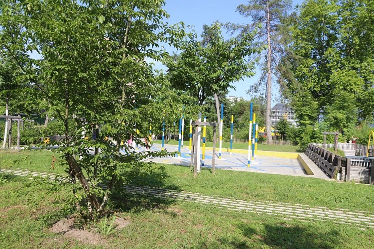 Aire de jeux Jules Verne 01 - Saragosse - Pau Pyrénées Tourisme