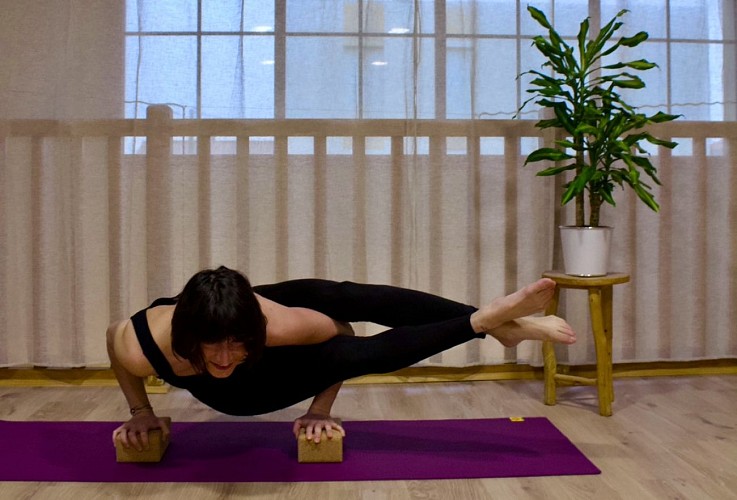 Fusion yoga café posture 4