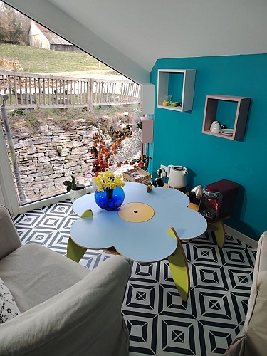 Chambre-dhotes-fleurey-dessoubre-Vue sur l'ancienne entrée d'écurie