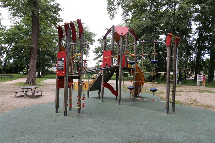 Aire de jeux Cadre Noir 06 - Pau Pyrénées Tourisme