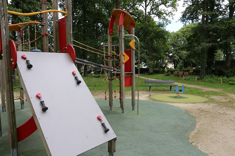 Aire de jeux Cadre Noir 04 - Pau Pyrénées Tourisme