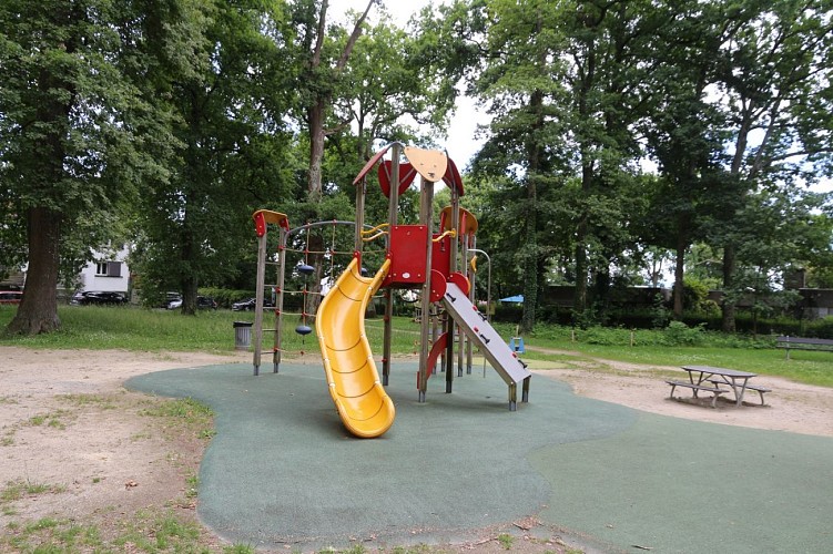 Aire de jeux Cadre Noir 03 - Pau Pyrénées Tourisme