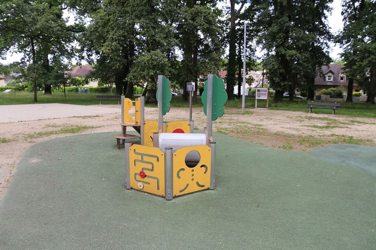 Aire de jeux Cadre Noir 02 - Pau Pyrénées Tourisme