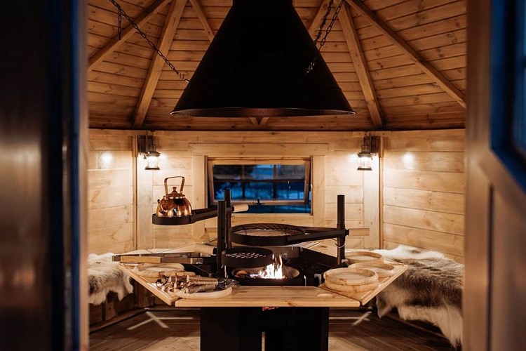 Cabane à l'ombre des charmes