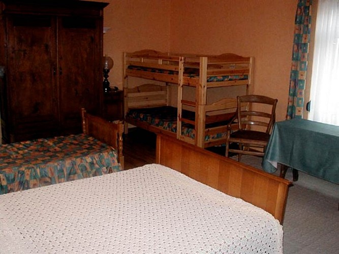 chambre 3 lits + lit supperposé