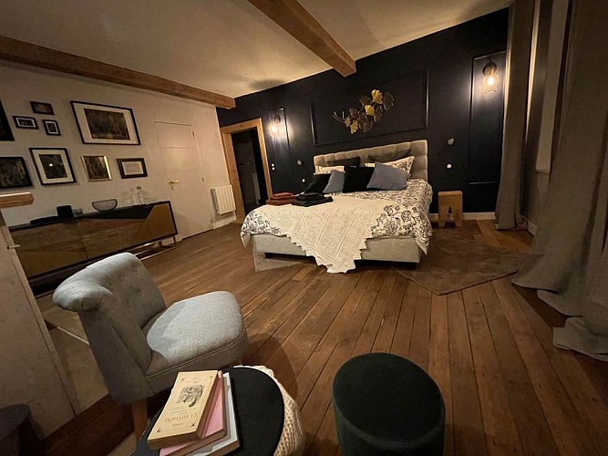 Entre ruines et château - la maison longue de la Cassine